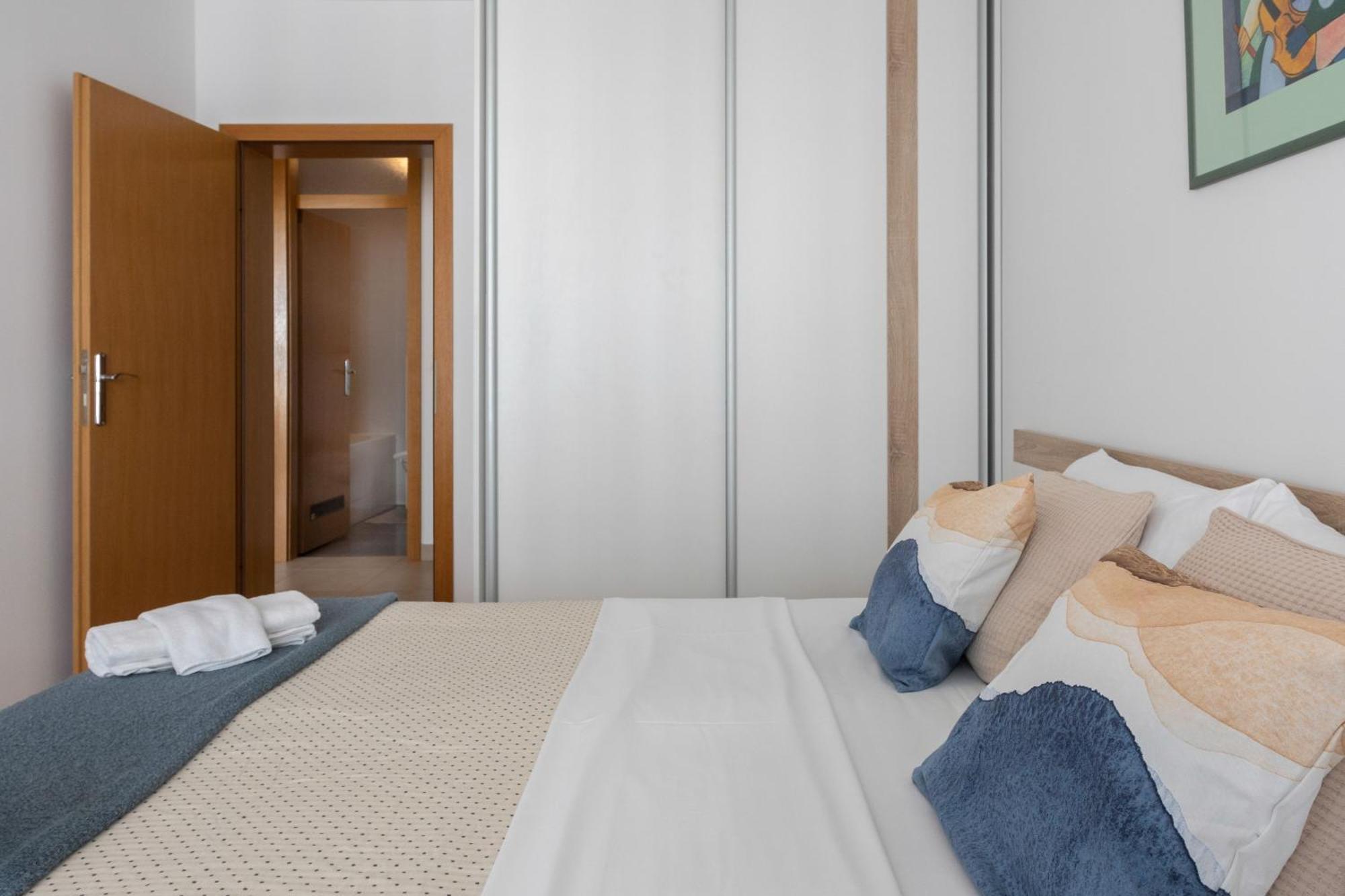 자그레브 Sunny 1Bdr With Balcony & Parking 아파트 외부 사진