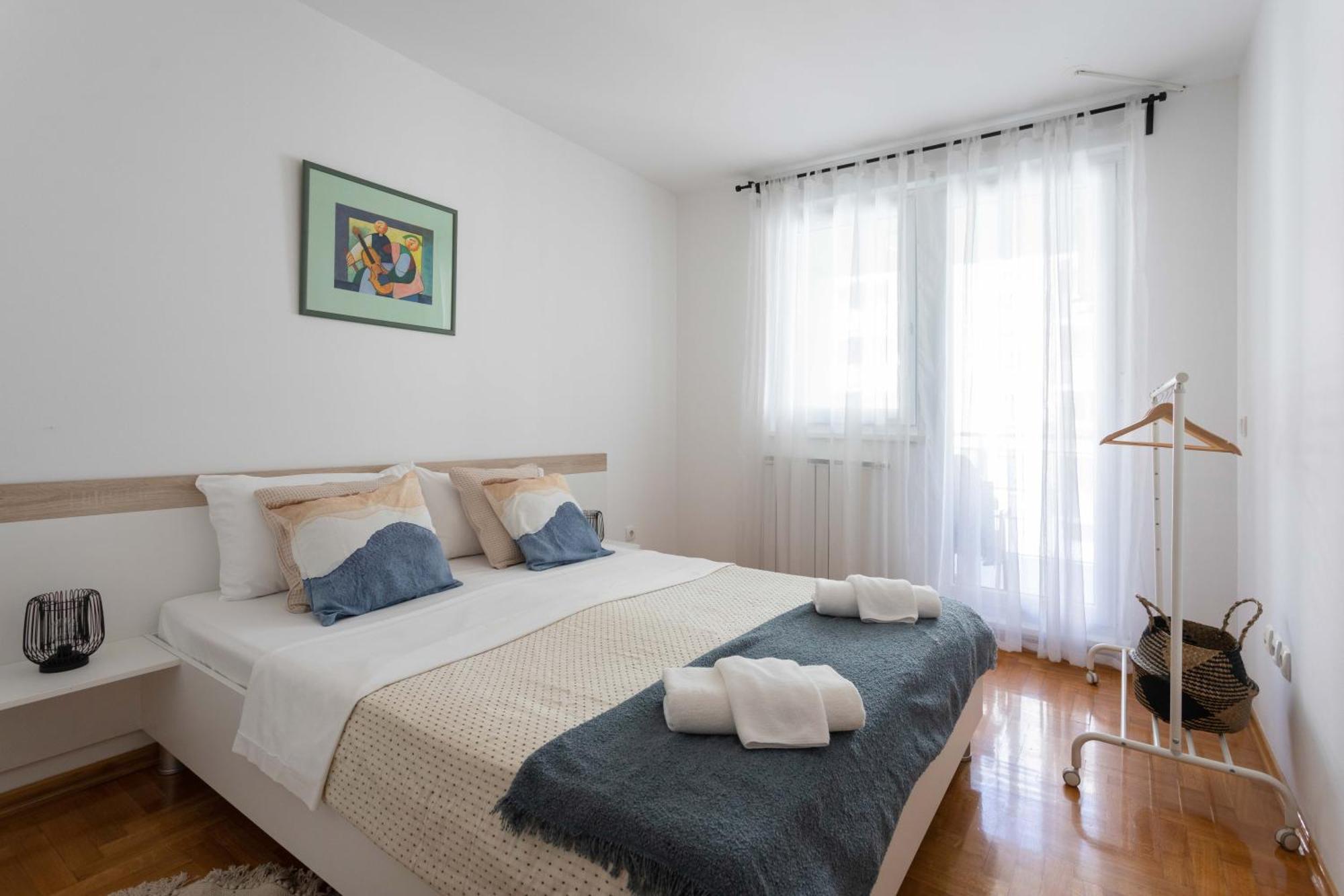 자그레브 Sunny 1Bdr With Balcony & Parking 아파트 외부 사진