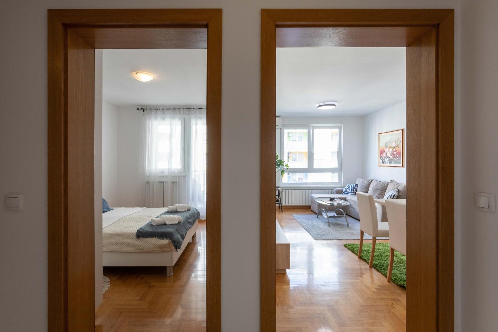 자그레브 Sunny 1Bdr With Balcony & Parking 아파트 외부 사진