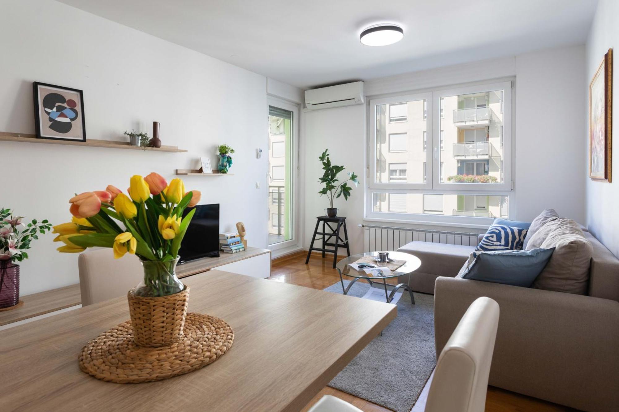 자그레브 Sunny 1Bdr With Balcony & Parking 아파트 외부 사진