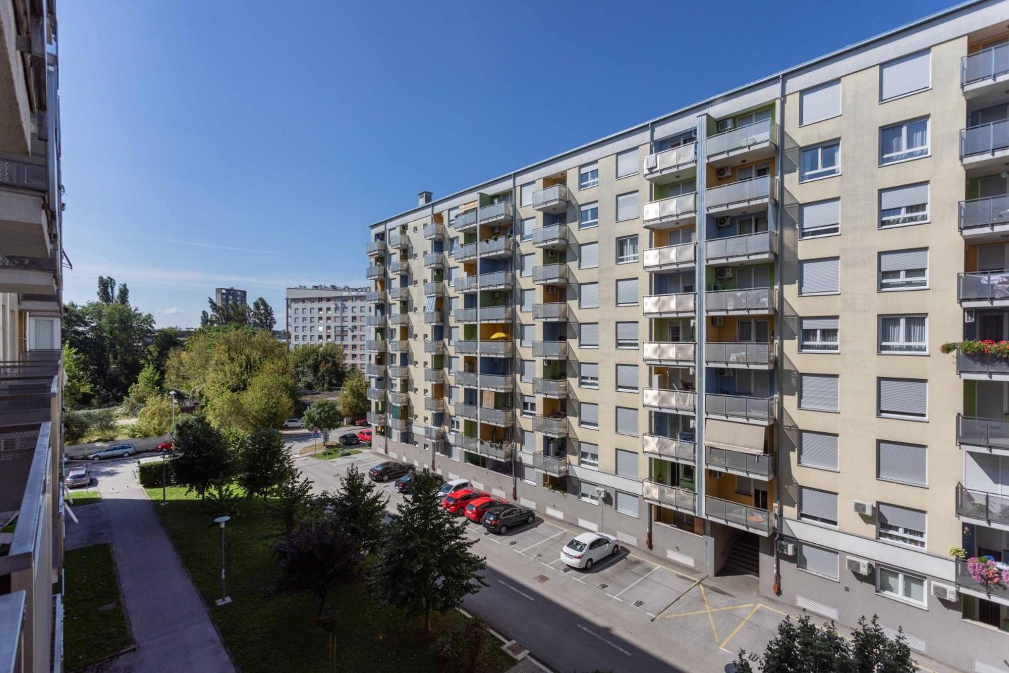 자그레브 Sunny 1Bdr With Balcony & Parking 아파트 외부 사진